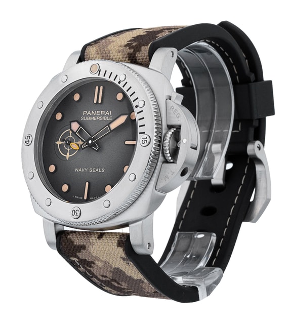 Panerai Submersible QuarantaQuattro PAM01518 Image 2
